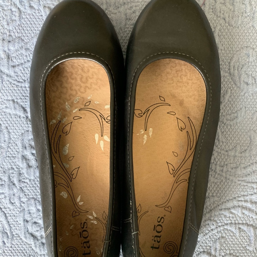 Taos Rascal Black Leather Flat, Size 6 1/2